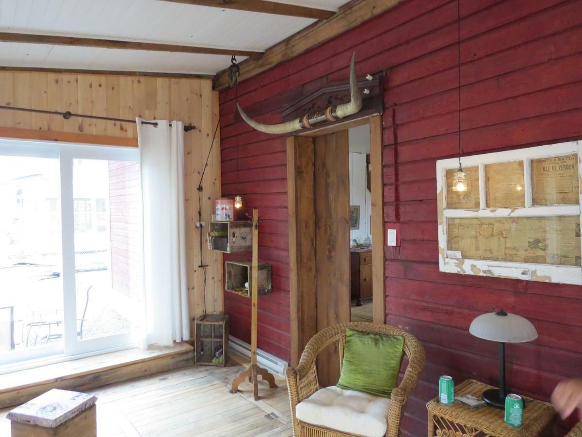 Saint-Tite La Vieille Maison Rouge מראה חיצוני תמונה