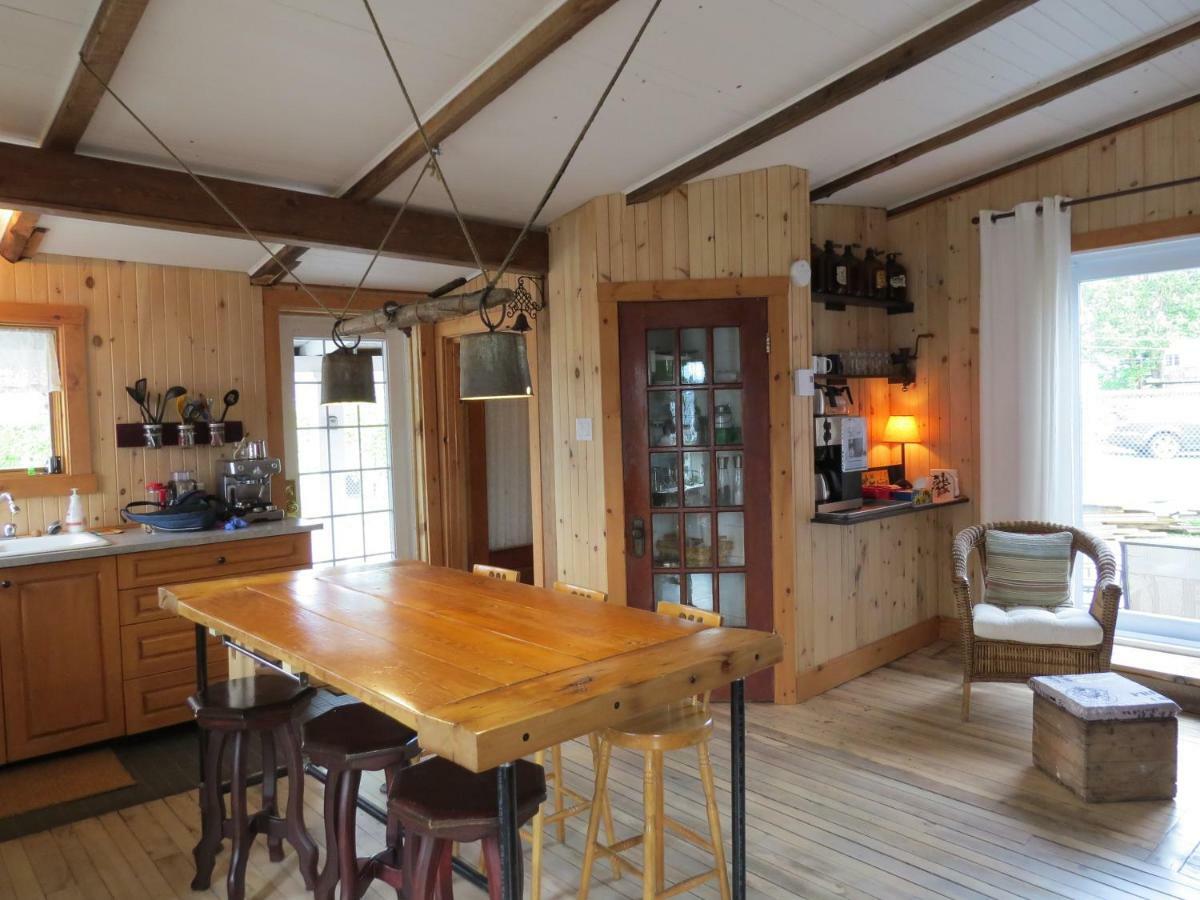 Saint-Tite La Vieille Maison Rouge מראה חיצוני תמונה