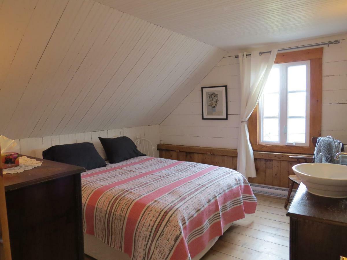 Saint-Tite La Vieille Maison Rouge מראה חיצוני תמונה